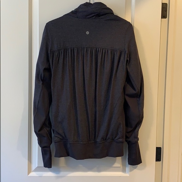 Reversible Lululemon zip up light jacket - Picture 4 of 9